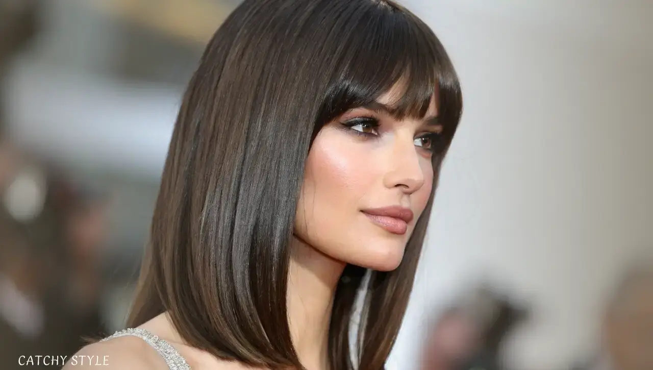 Butterfly haircut with bangs on straight hair for volume and dimension Butterfly haircut with bangs on straight hair for volume and dimension